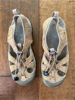 KEEN Venice nubuck tan leather waterproof hiking sandals Sz. 9